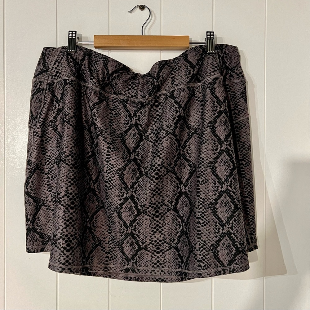 DSG • Women's Plus Momentum Skort 2x Snake Print